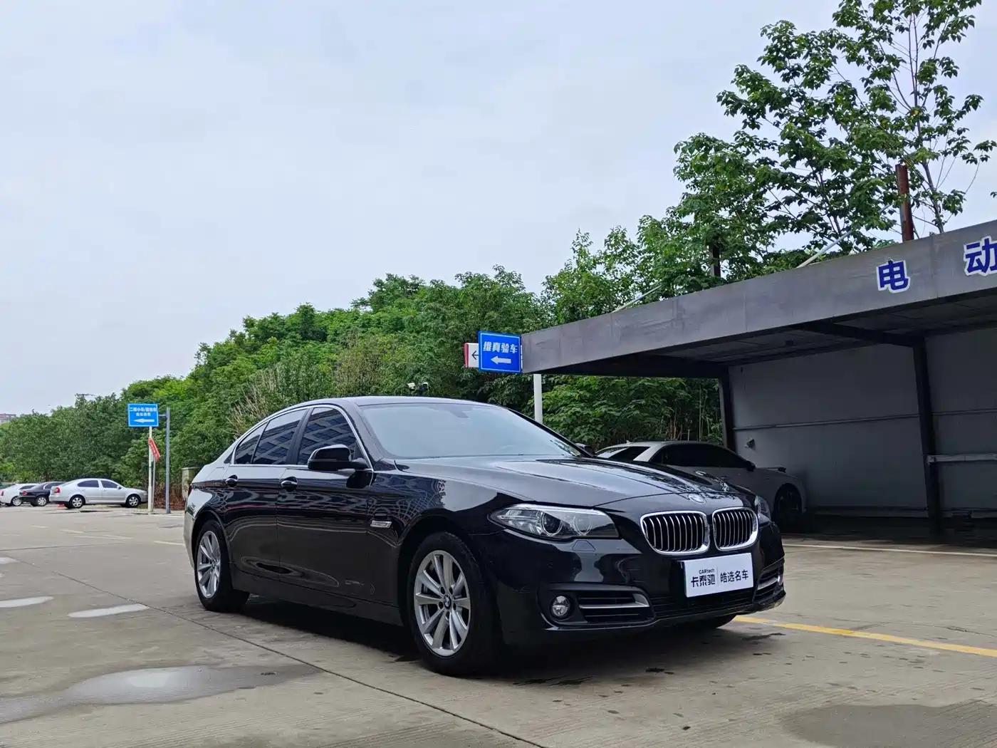 BMW 5 Series (Import) 2014 520i Classic фото 3