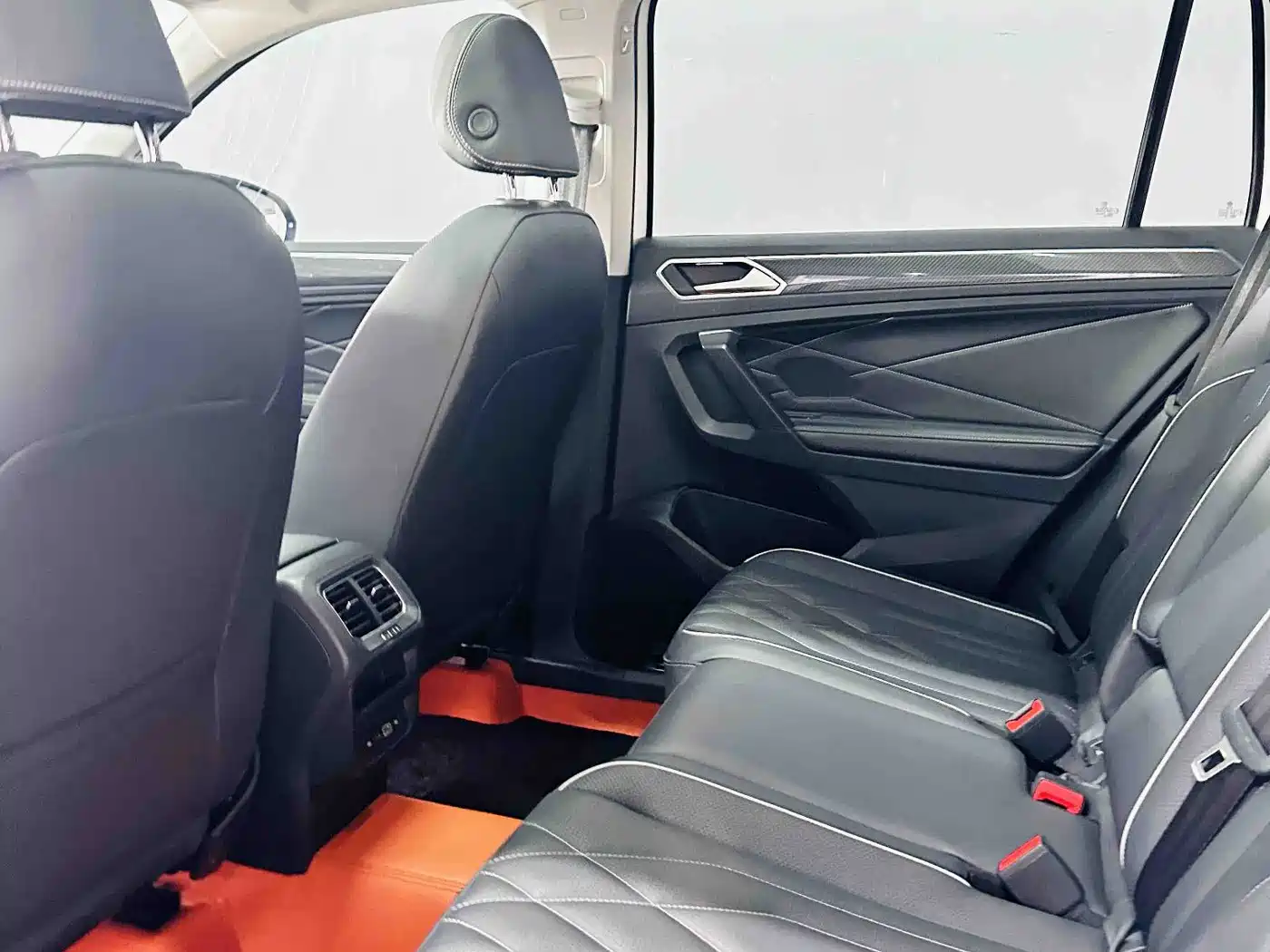 Volkswagen Tiguan L 2024 330TSI Automatic 2WD R-Line Premium Enjoyment Edition фото 11