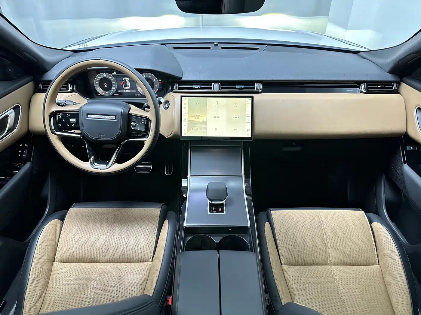 Land Rover Range Rover Velar 2024 Dynamic HSE фото 3