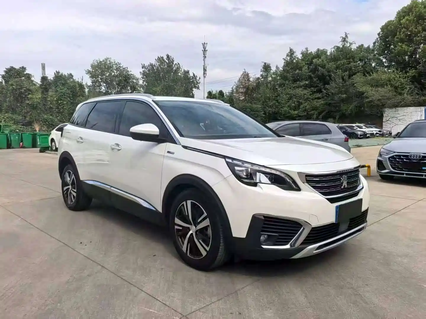 صورة 3 - Peugeot 5008