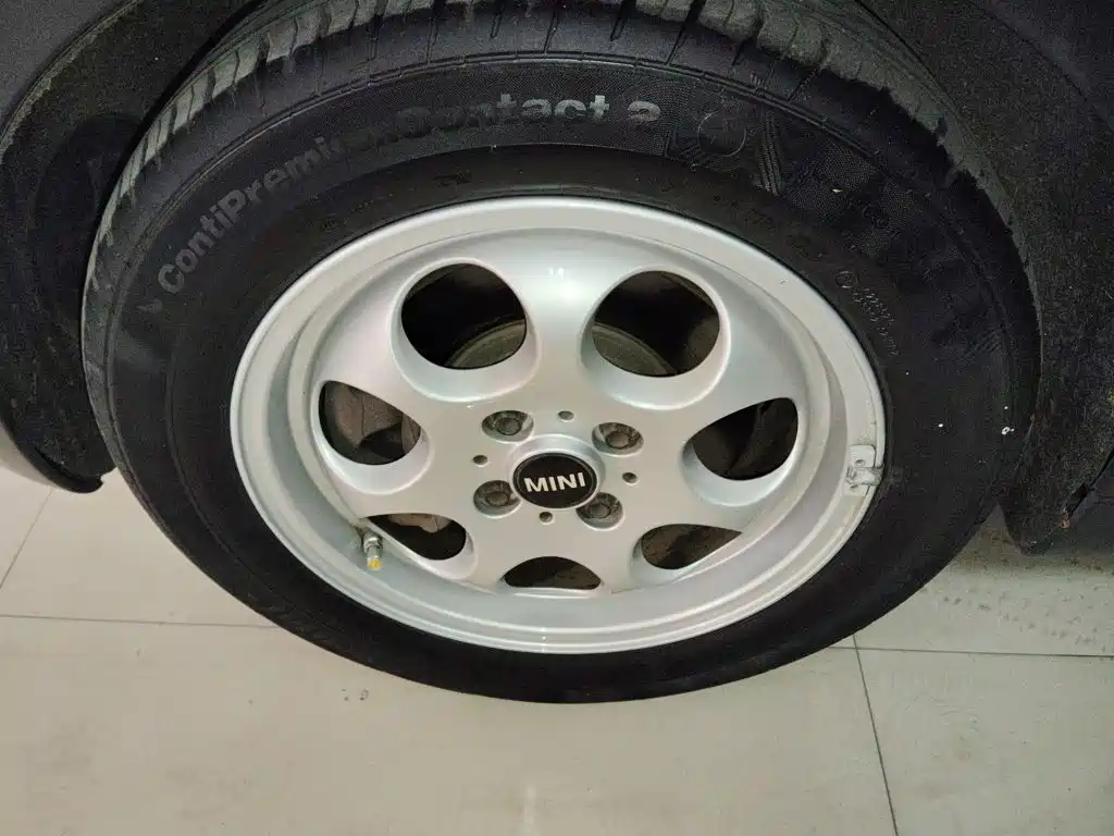 MINI CLUBMAN 2014 2011 1.6L ONE