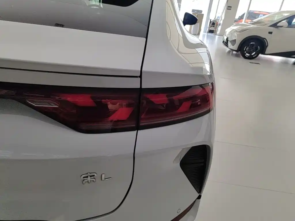 BYD Song L EV 2023 2024 Model 662km Excellence
