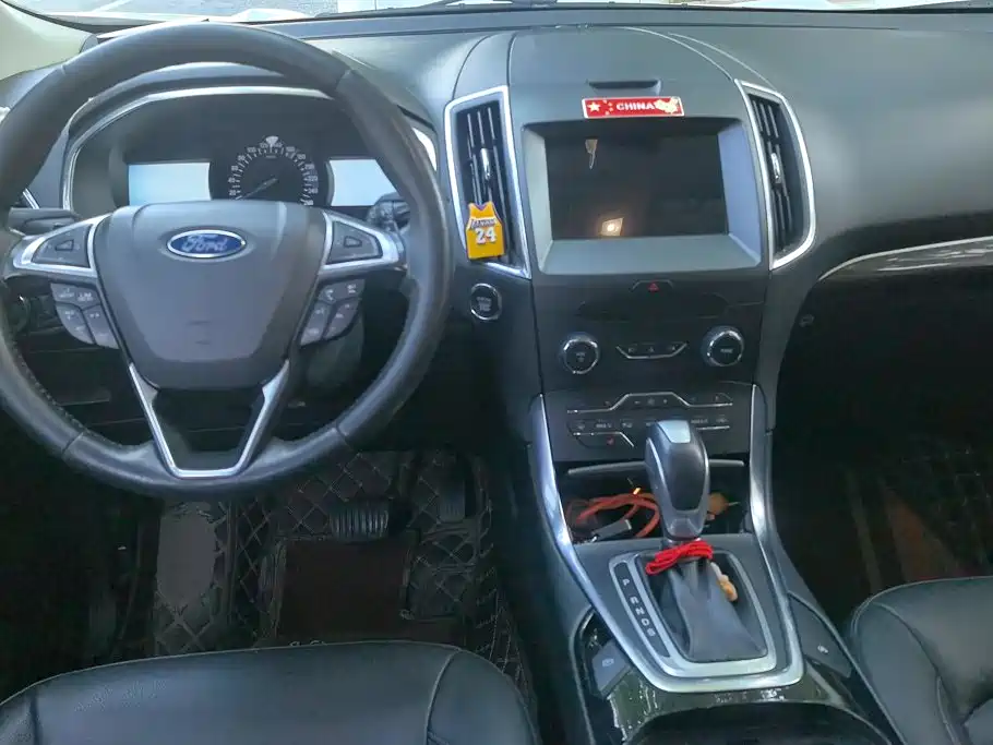 Фото 12 - Ford Edge