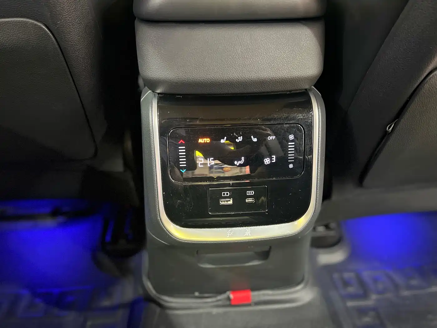 Hongqi HS7 2023 2.0T Auto 4WD Qi Chang Edition 6-Seater фото 16