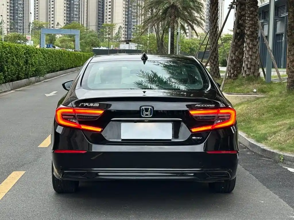 Фото 3 - Honda Accord