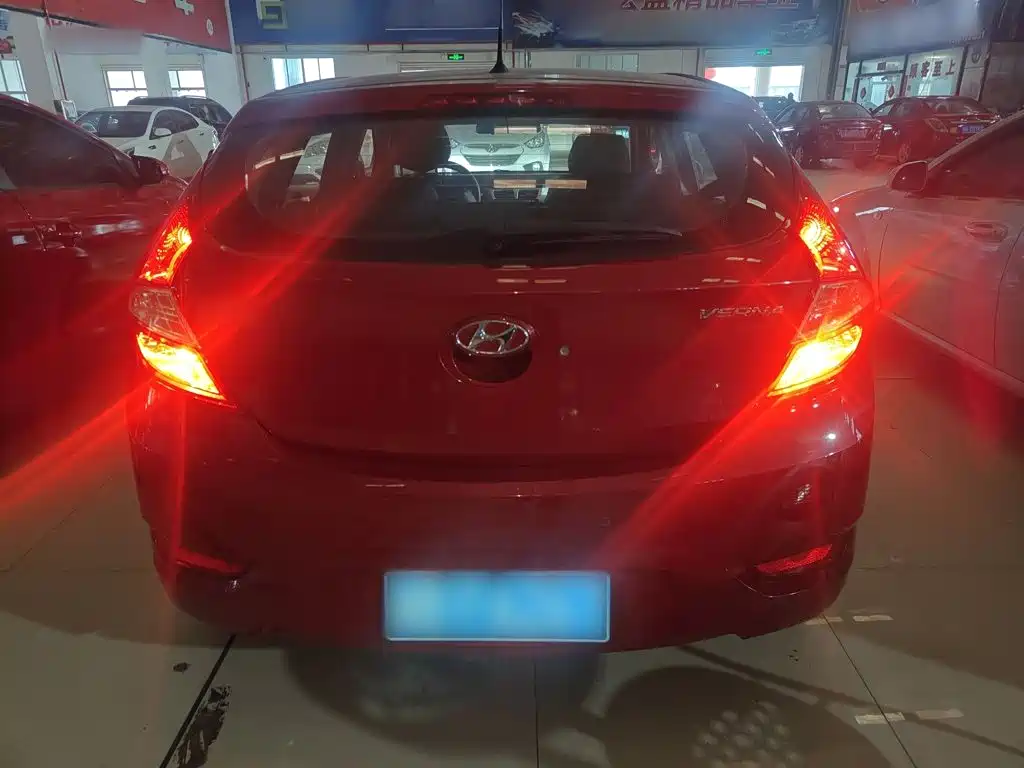 Photo 4 - Hyundai Reina