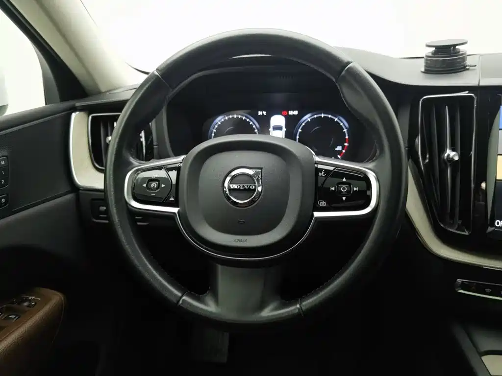 Фото 11 - Volvo XC60