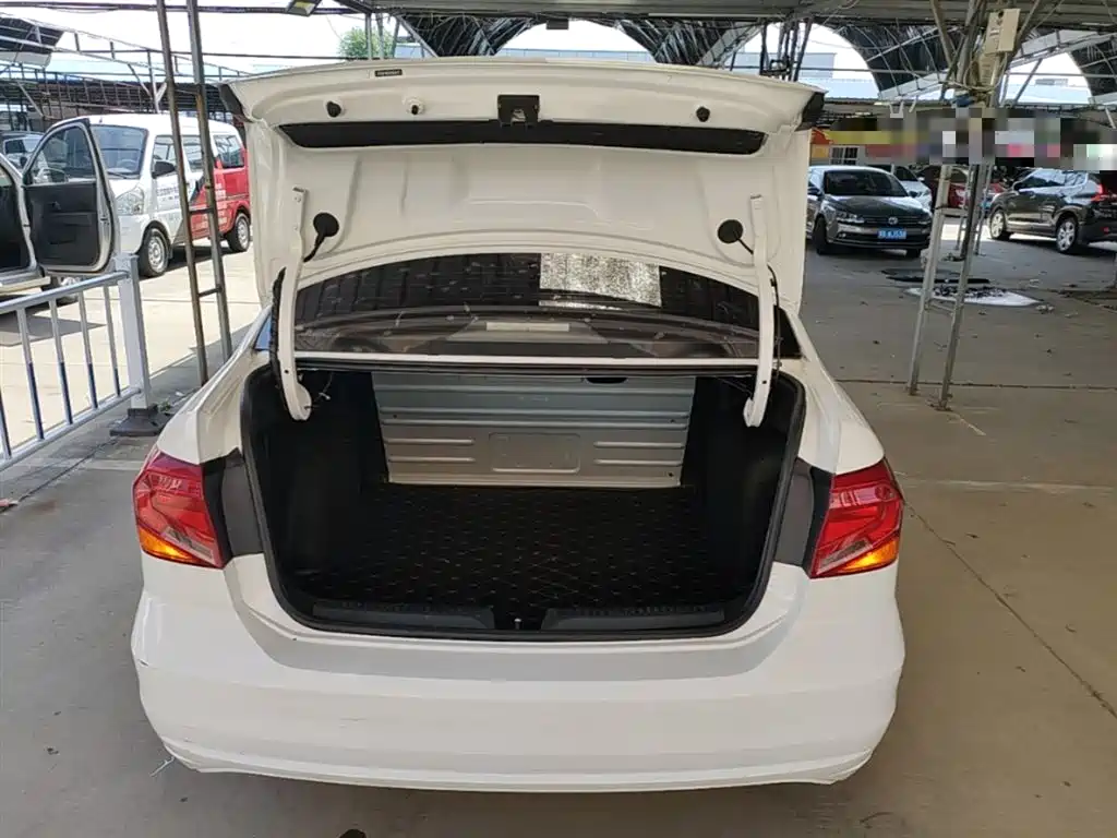 Volkswagen Jetta 2017 1.5L Manual Fashion фото 15