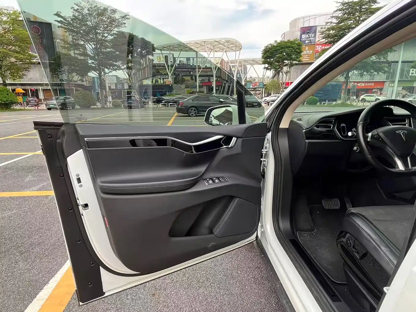 Фото 21 - Tesla Model X
