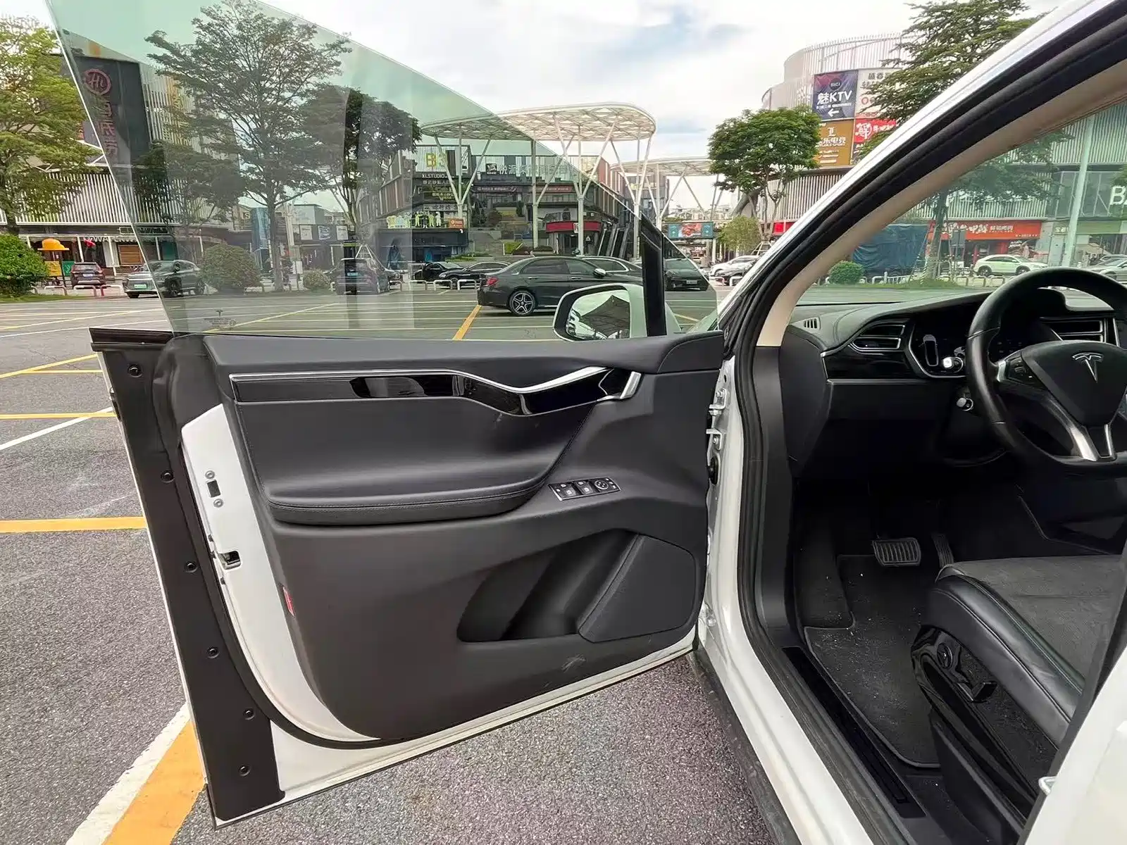 Фото 21 - Tesla Model X