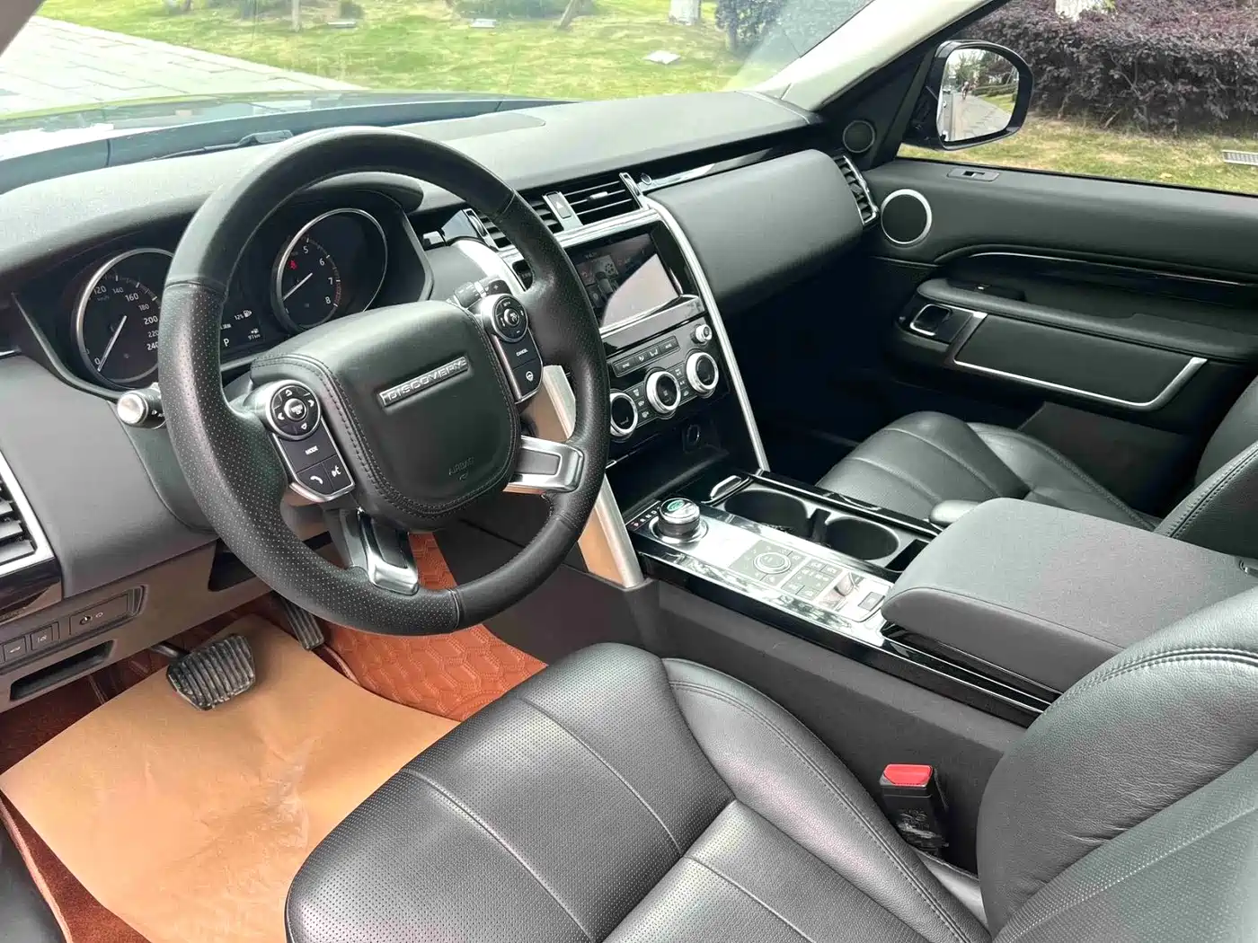 Land Rover Discovery 2017 3.0 SC V6 SE фото 9