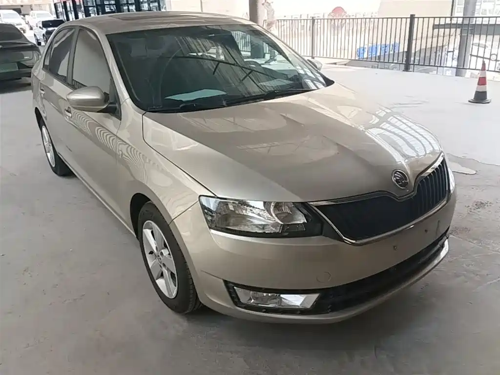 Škoda Rapid 2013 1.6L Automatic Smart Selection фото 4