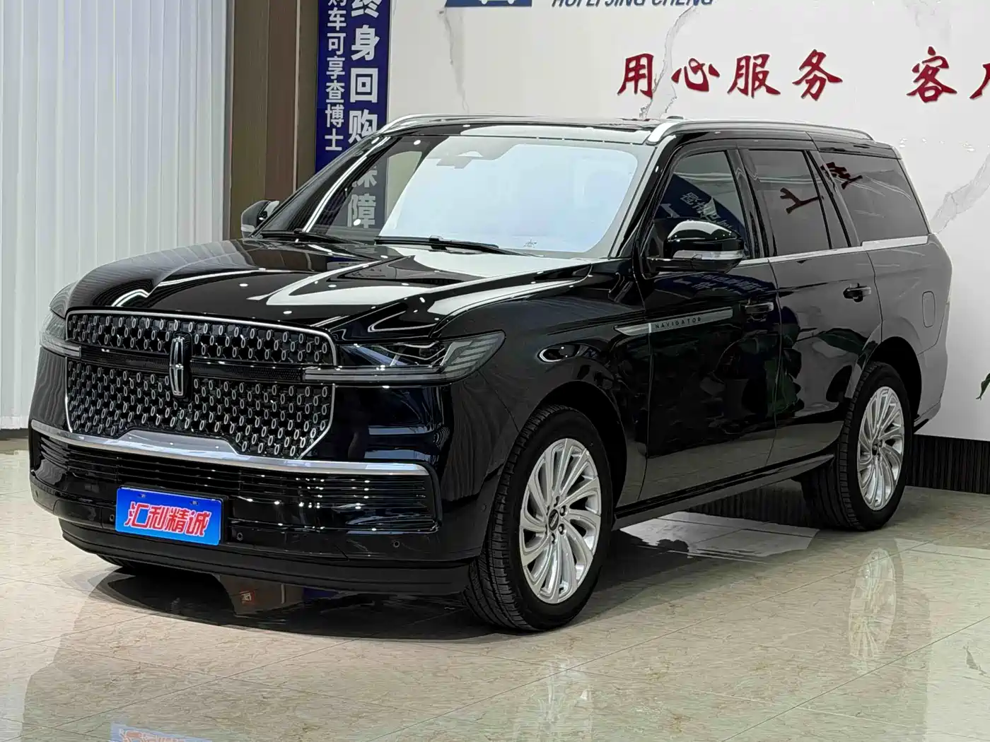 Фото 1 - Lincoln Navigator