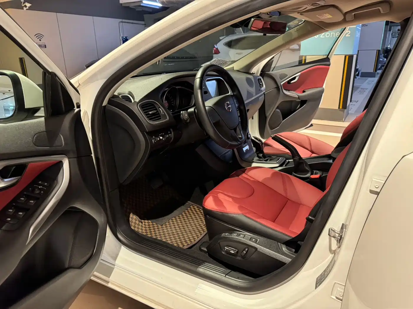 Volvo V40 2017 2017 Cross Country T5 AWD Inscription
