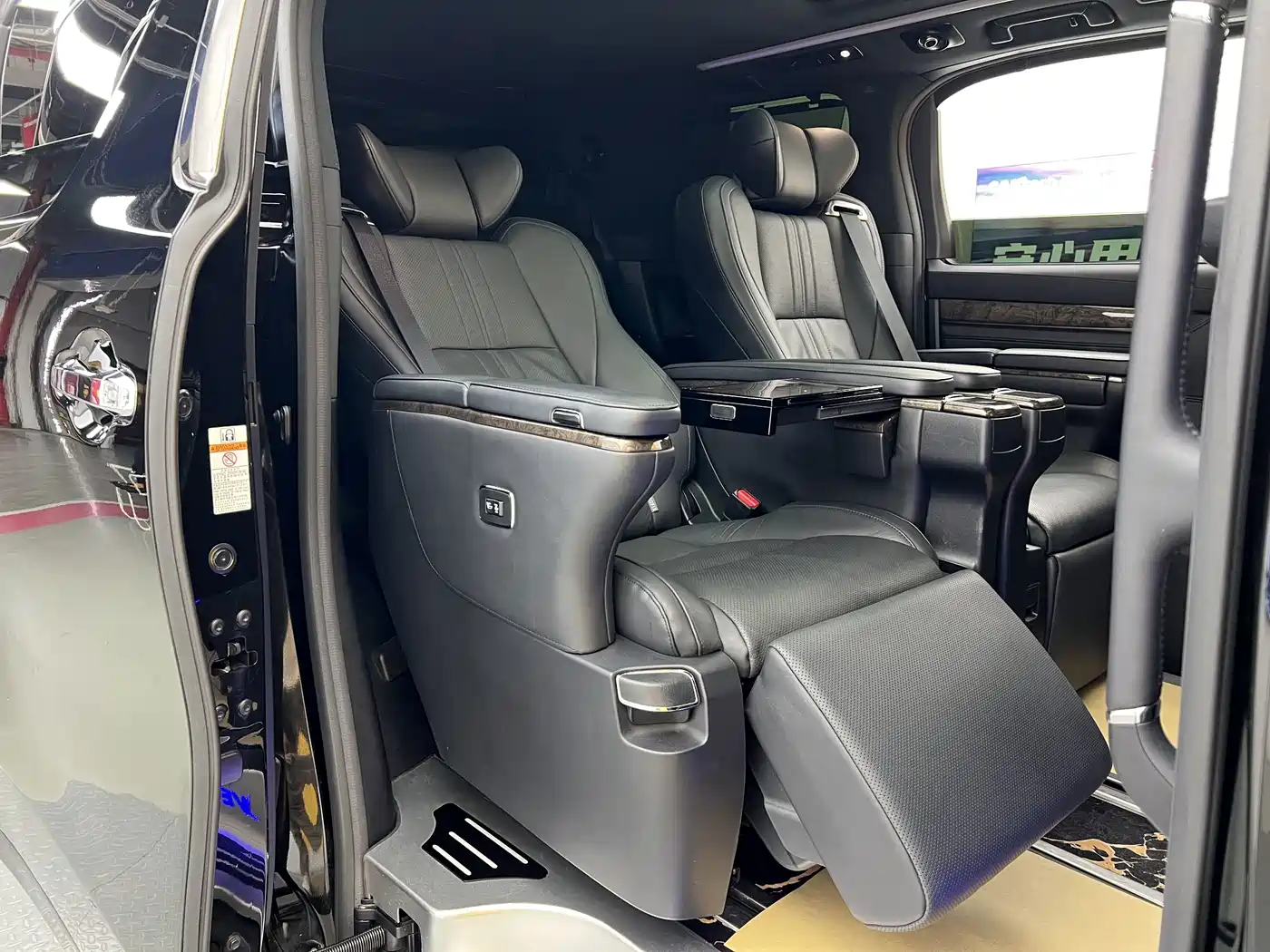 Toyota Vellfire 2020 2020 Twin Engine 2.5L HV Premium Edition