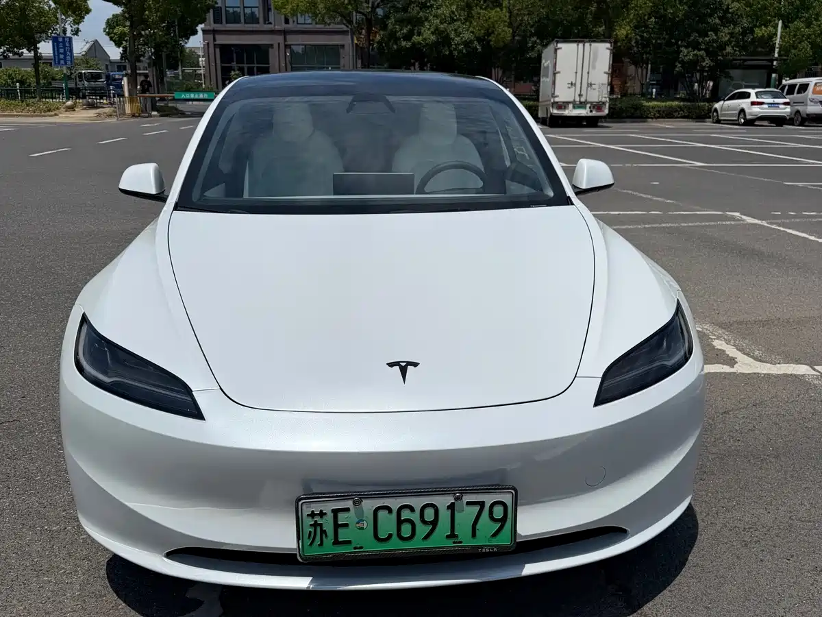 Tesla Model 3 2026 2025 Model Year Facelift Rear-Wheel Drive