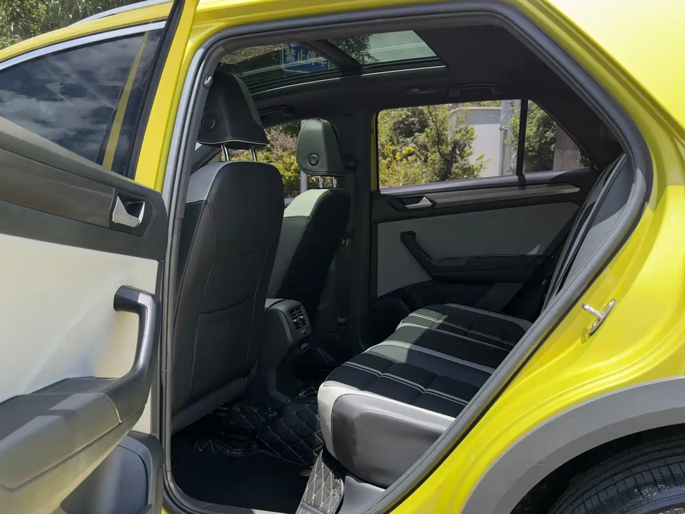 Volkswagen T-ROC 2023 300TSI DSG 2WD Starlight Edition фото 6