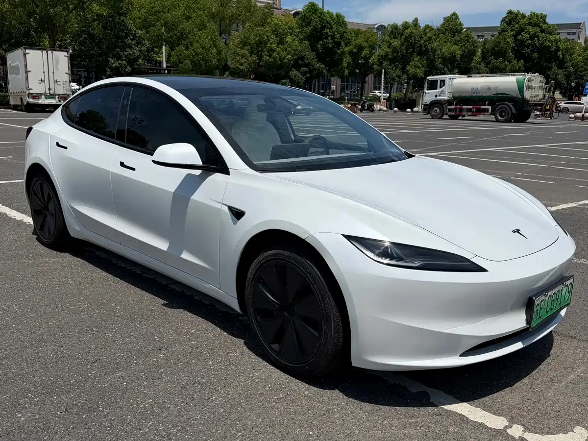 Tesla Model 3 2026 2025 Model Year Facelift Rear-Wheel Drive