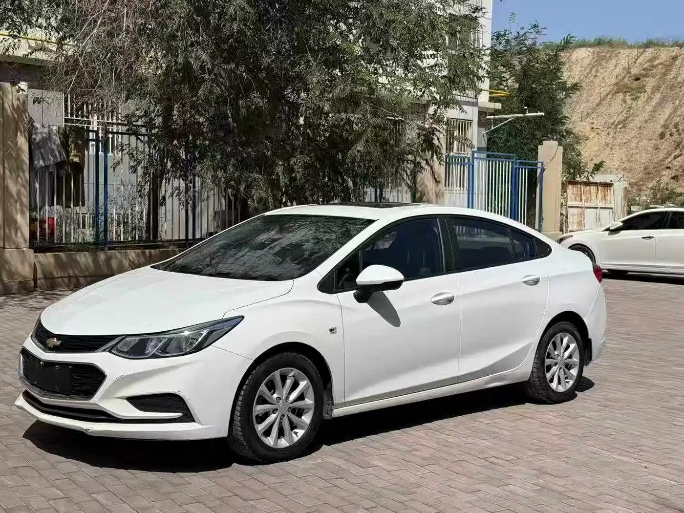 Chevrolet Cruze 2018 2018 320 Automatic Pioneer Sunroof Edition