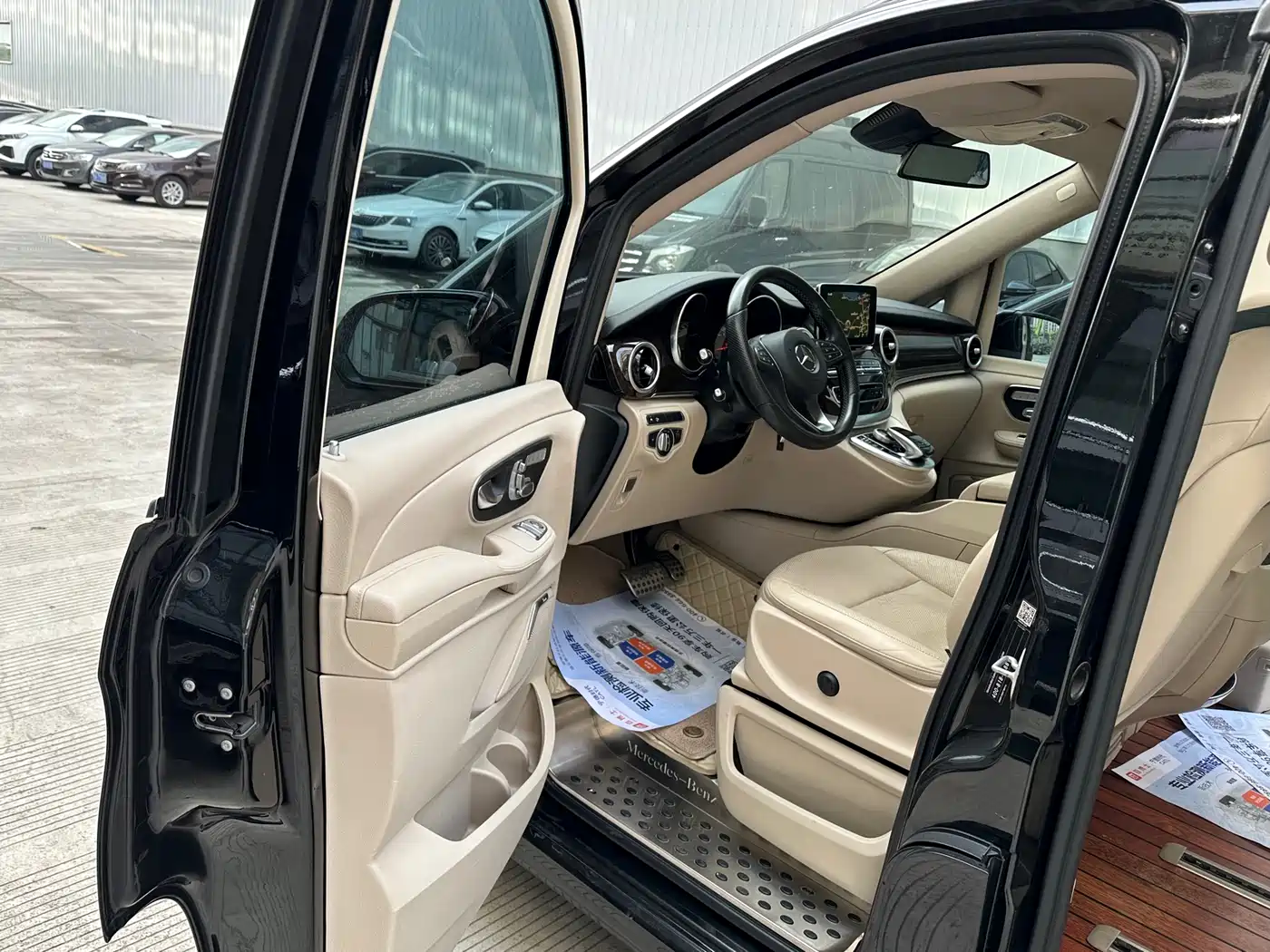 Mercedes-Benz V-Class 2017 Model V 260 L Premium Extended Edition фото 6
