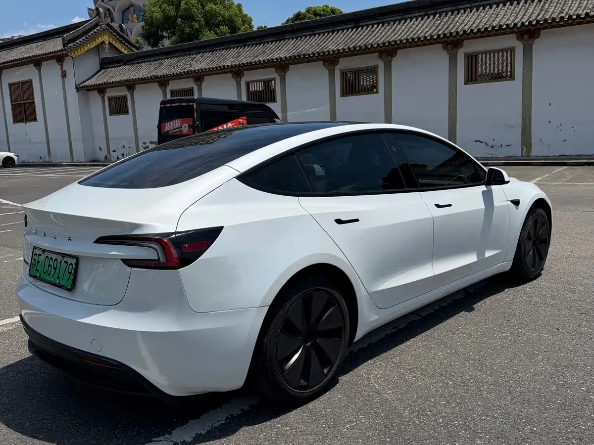 Tesla Model 3 2026 2025 Model Year Facelift Rear-Wheel Drive