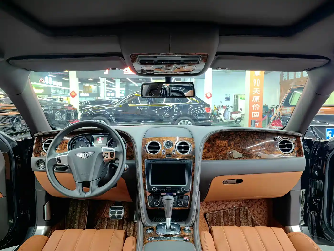 Фото 5 - Bentley Flying Spur
