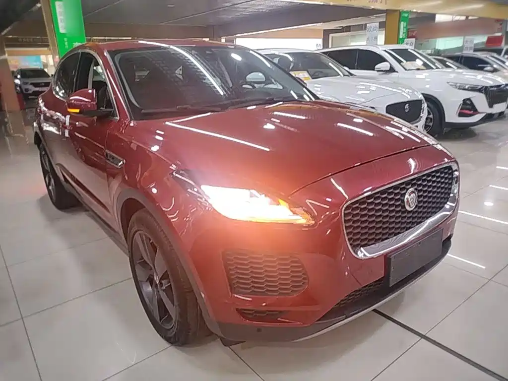 Фото 4 - Jaguar E-PACE