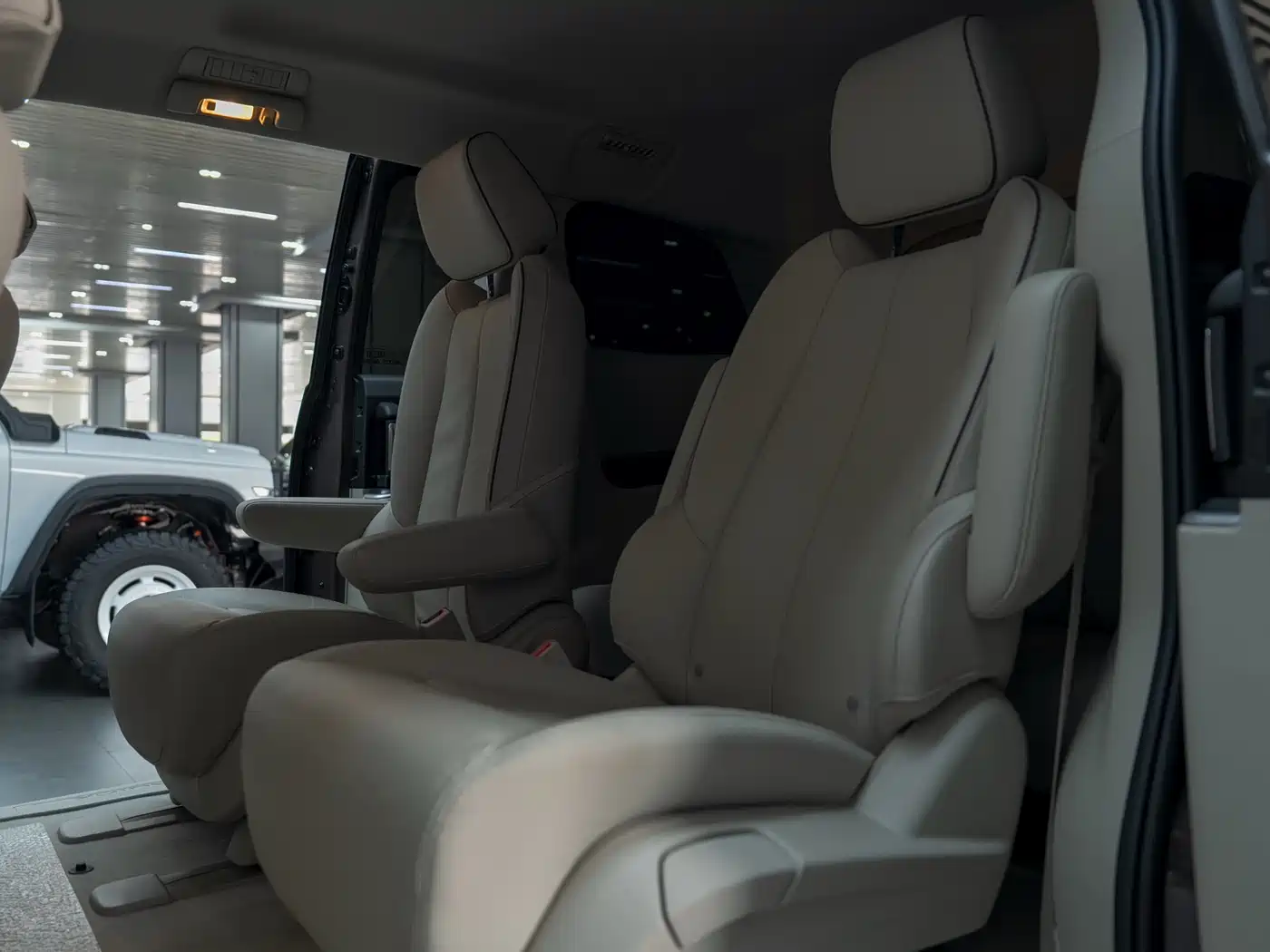 Buick GL8 2021 Land Business Class 652T Luxury фото 11