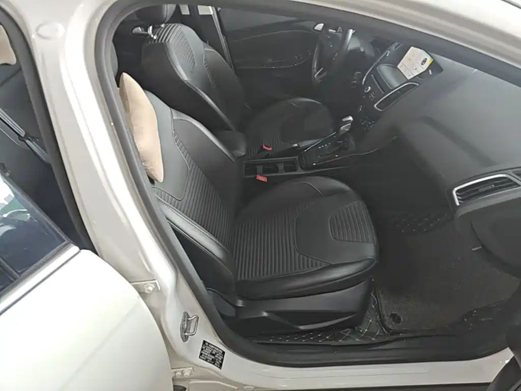 Фото 20 - Ford Focus