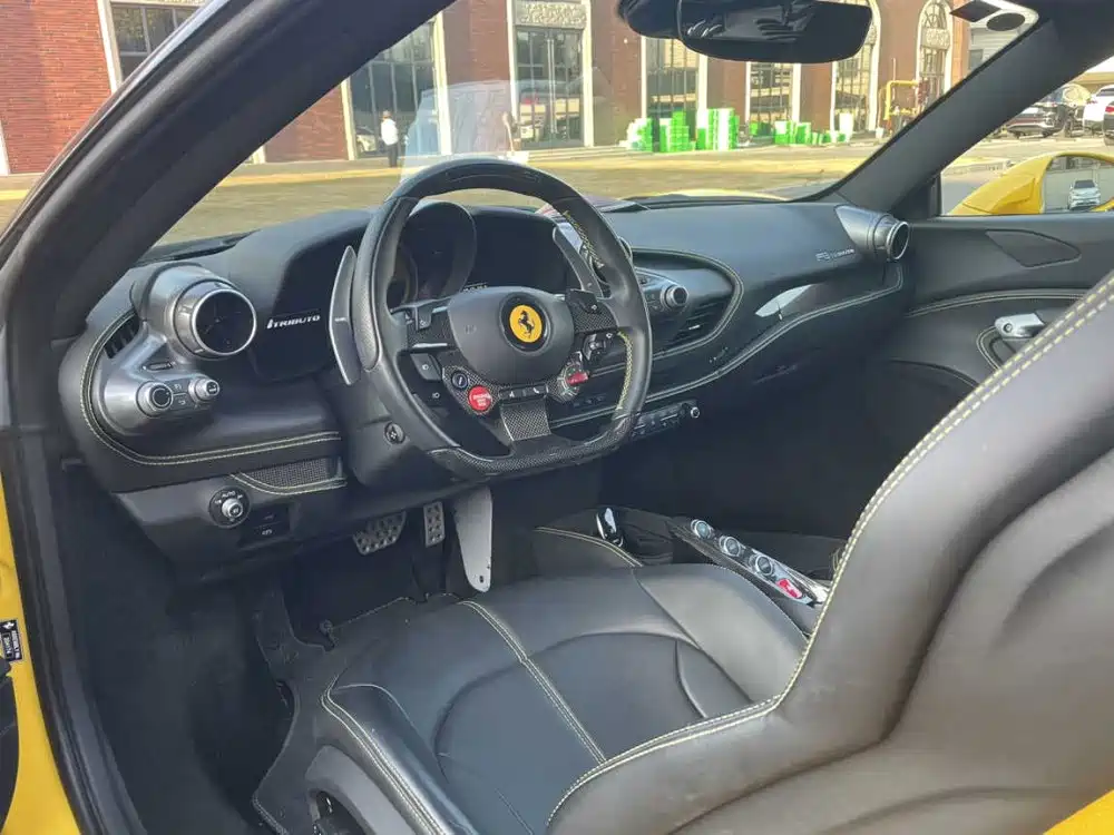 Photo 5 - Ferrari F8