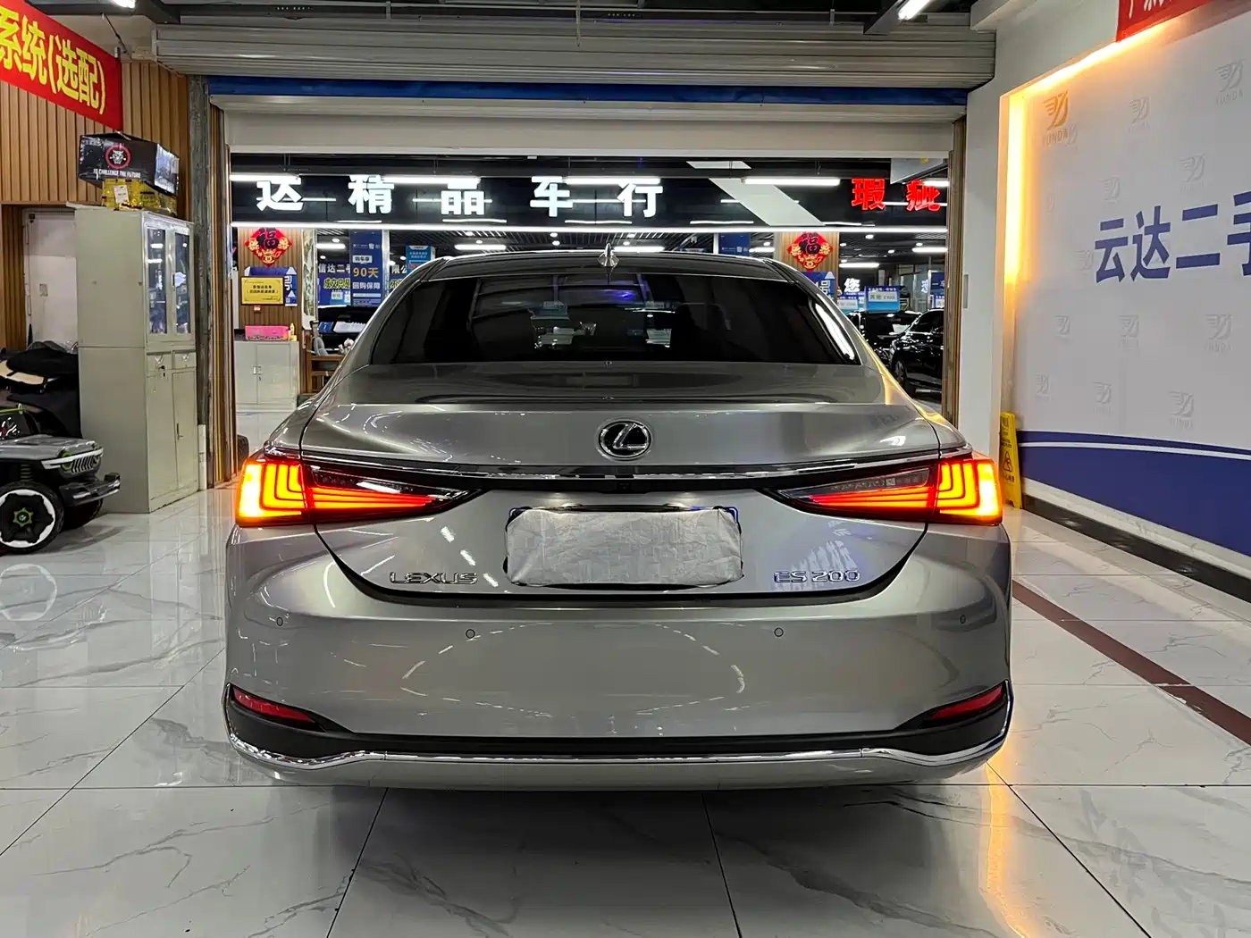 Lexus ES 2023 200 Excellence Edition фото 4