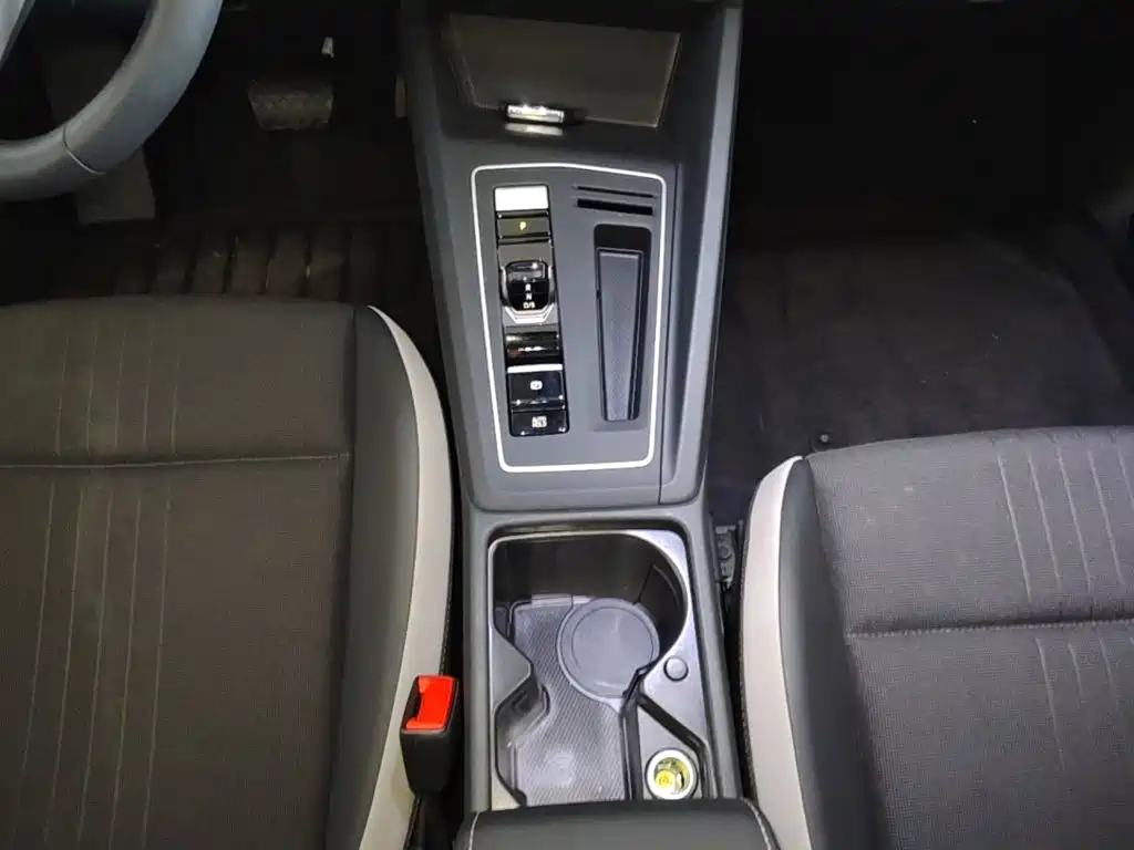 Photo 14 - Volkswagen Golf