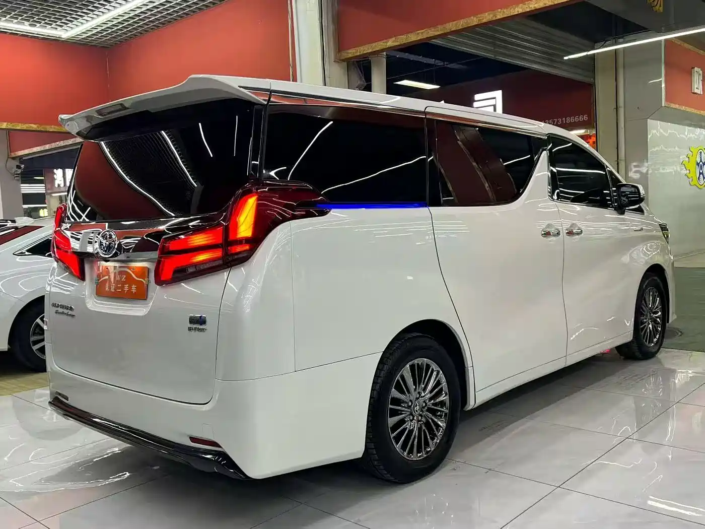 Toyota Alphard 2020 Hybrid 2.5L Premium Edition фото 9