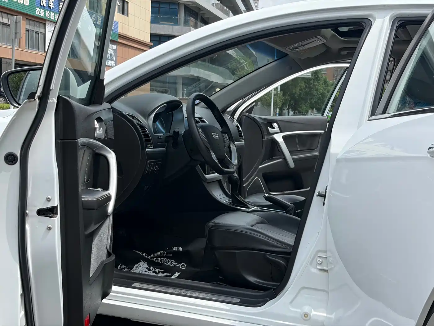 Фото 10 - Geely Emgrand