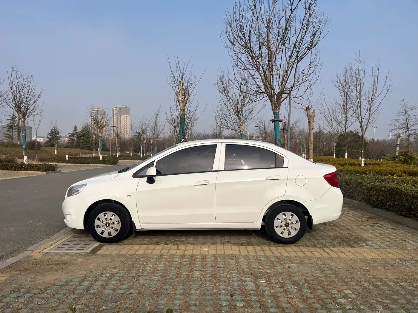 Chevrolet Sail 2013 Sedan 1.2L Manual Fashion Edition фото 3