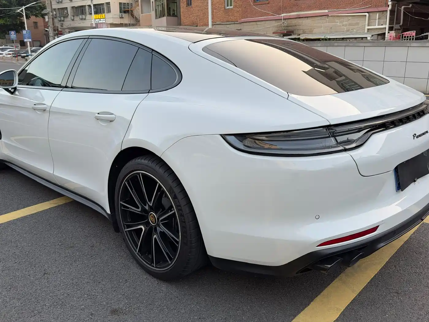 Porsche Panamera 2023 Panamera 2.9T Platinum Edition фото 12