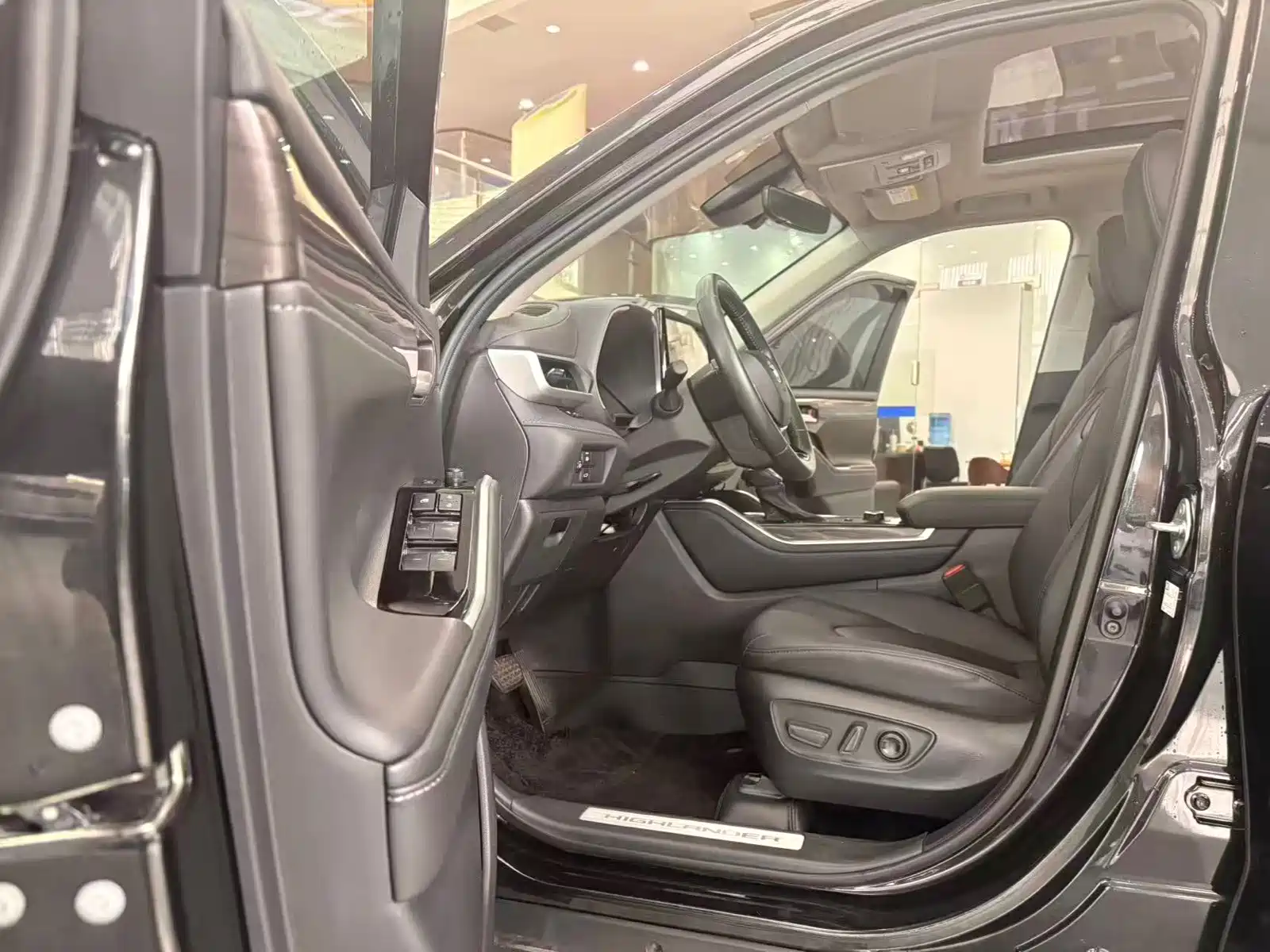 Photo 6 - Toyota Highlander