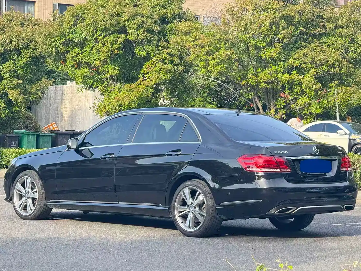 Mercedes-Benz E-Class 2015 E 320 L Luxury 4MATIC фото 3