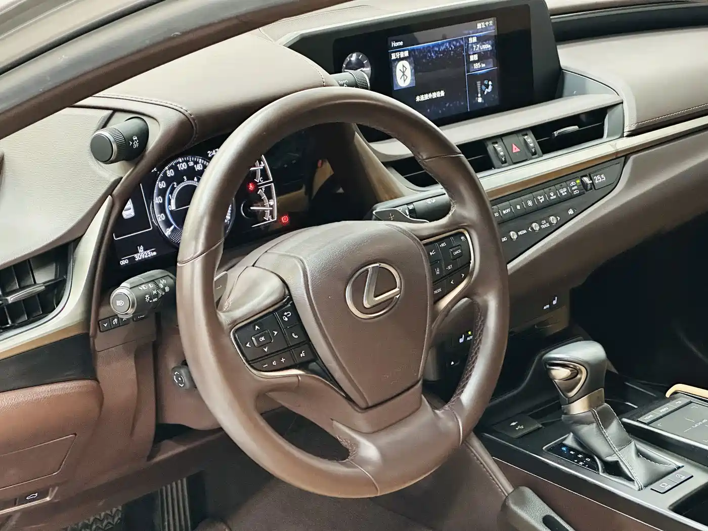 Фото 7 - Lexus ES