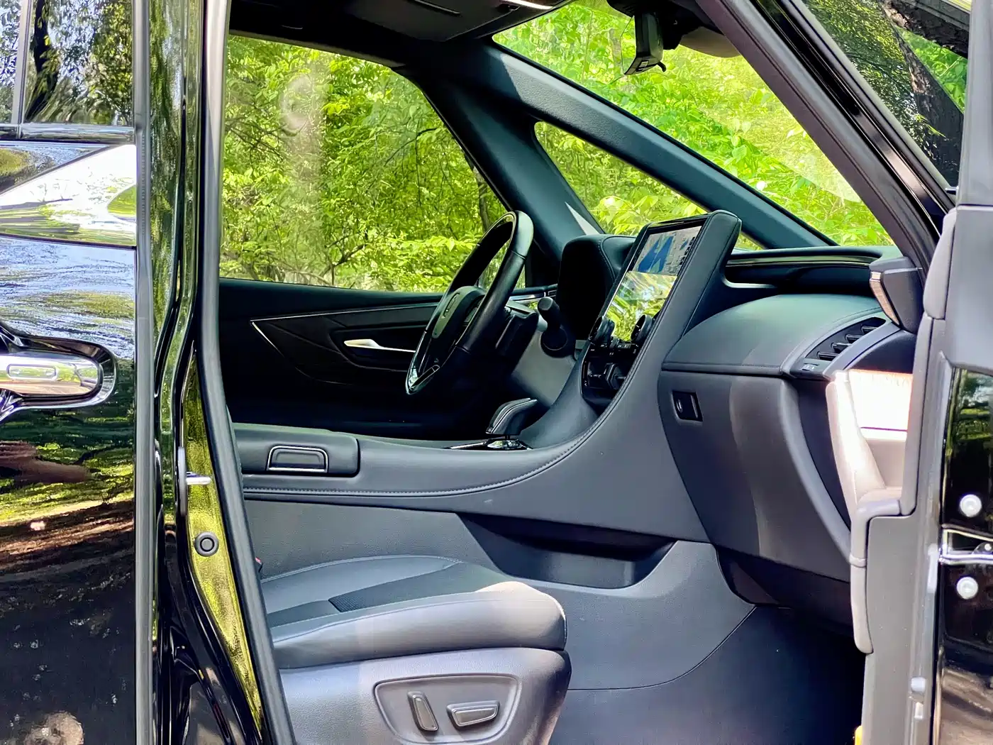 Toyota Vellfire 2024 Crown Hybrid 2.5L Premium Edition фото 31