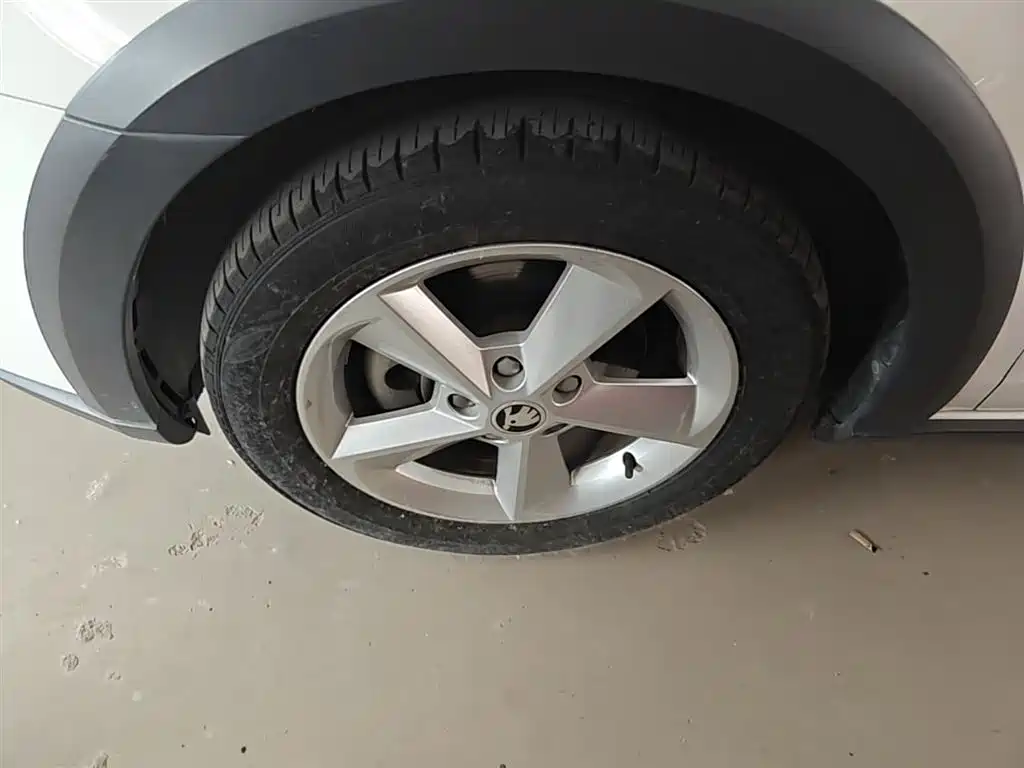Škoda Octavia 2018 Model Wagon TSI230 DSG Comfort Edition фото 23