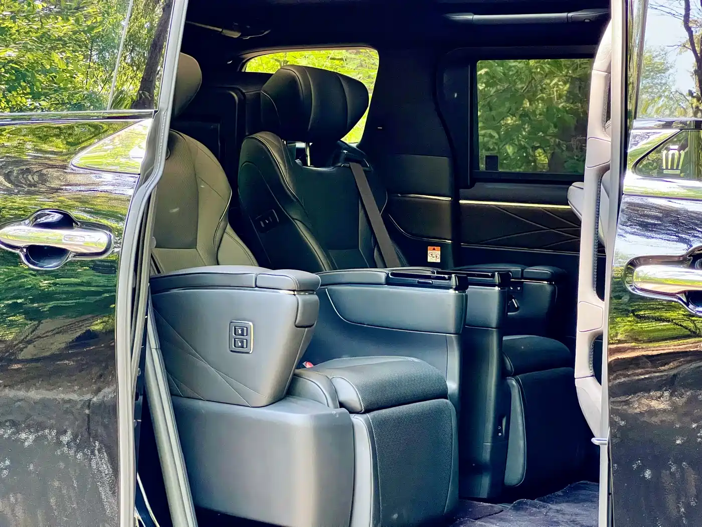 Toyota Vellfire 2024 Crown Hybrid 2.5L Premium Edition фото 28