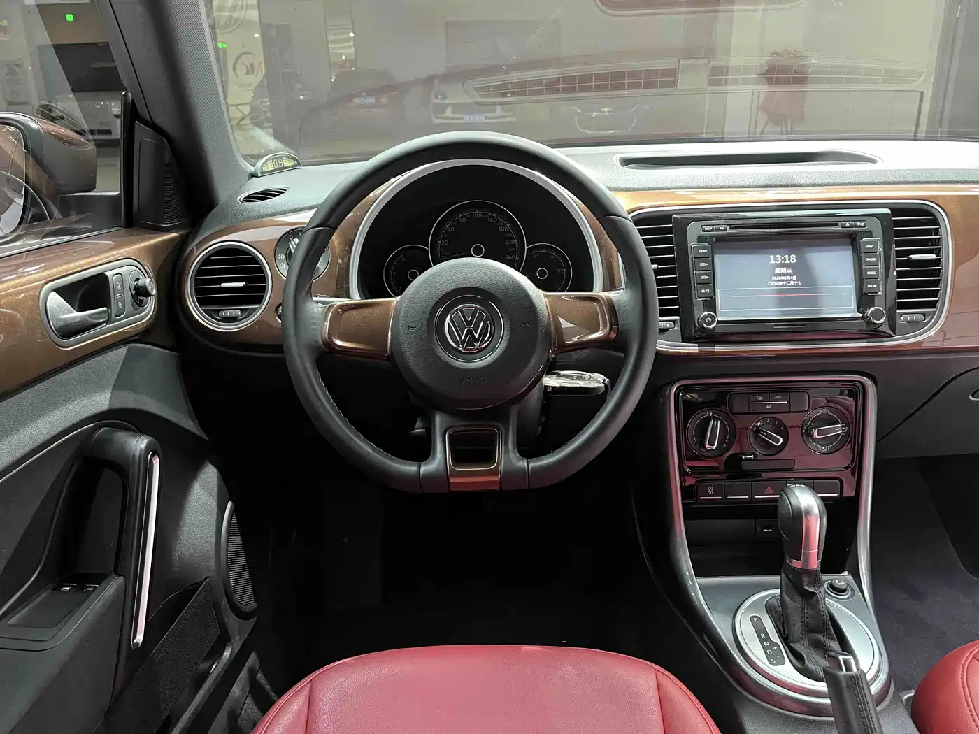 Volkswagen Beetle 2017 180TSI Enjoy фото 8