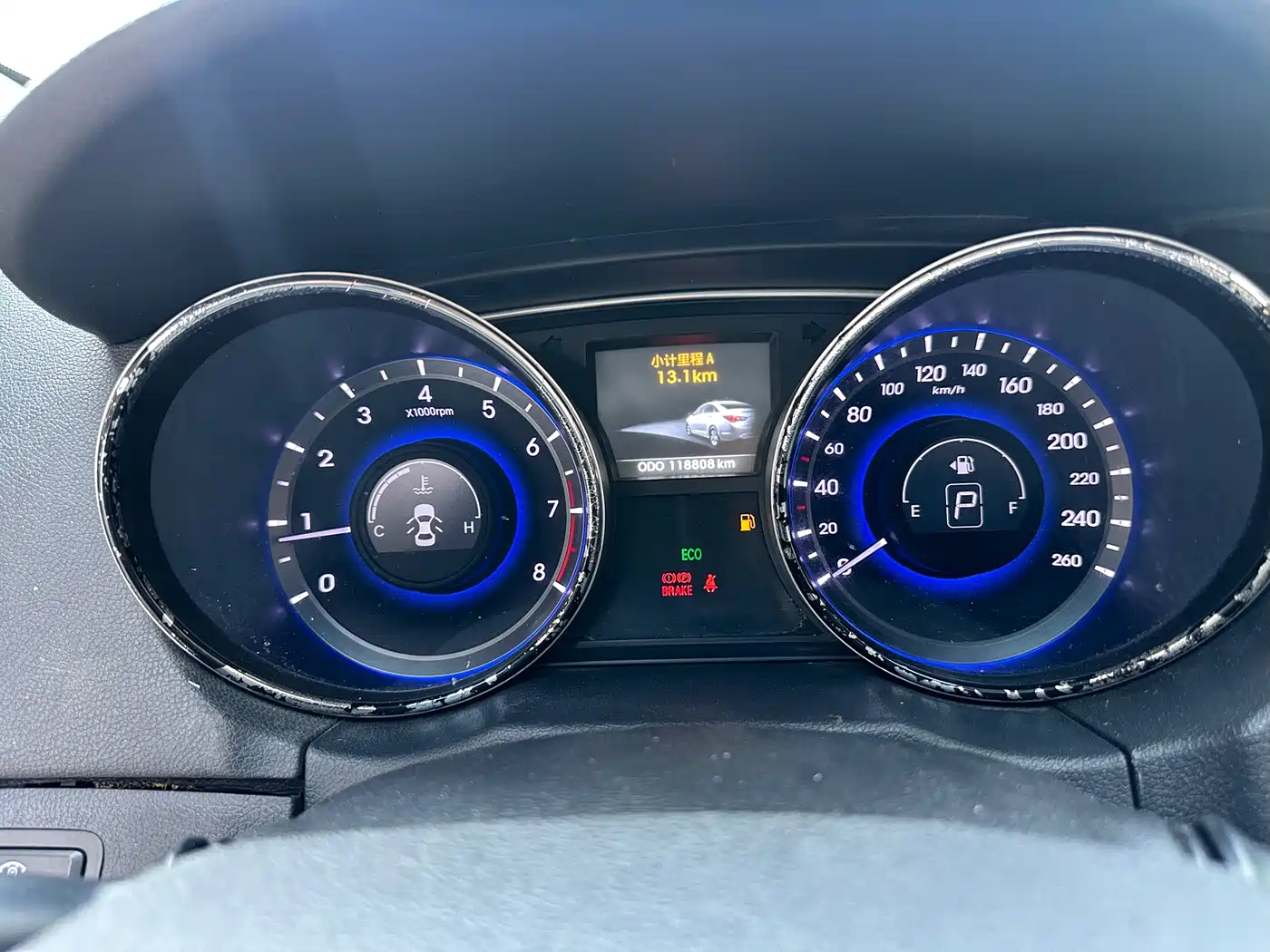 Hyundai Sonata 2014 2.0L Automatic Luxury фото 15
