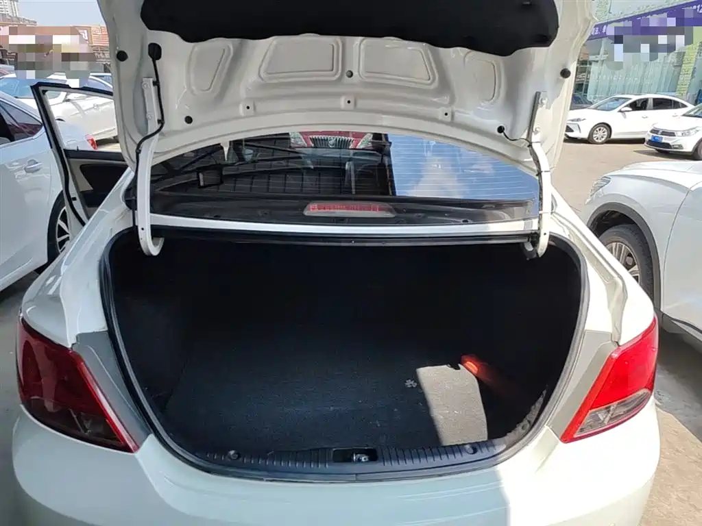 Hyundai Verna 2016 1.4L Manual Smart GLS фото 19