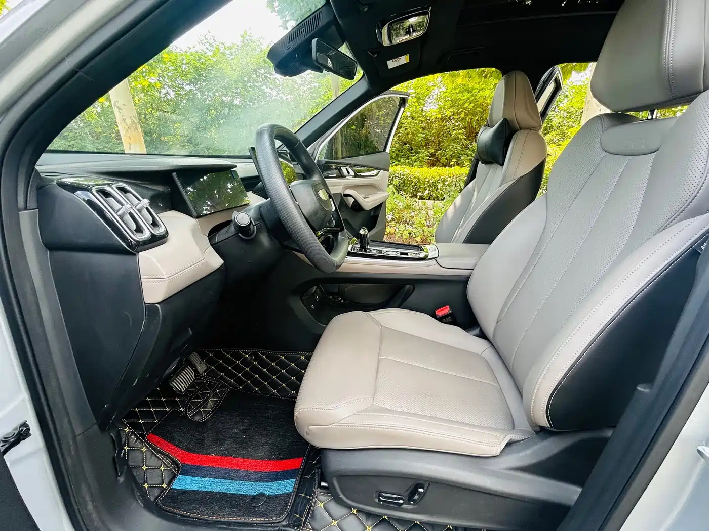Фото 4 - Geely Boyue L