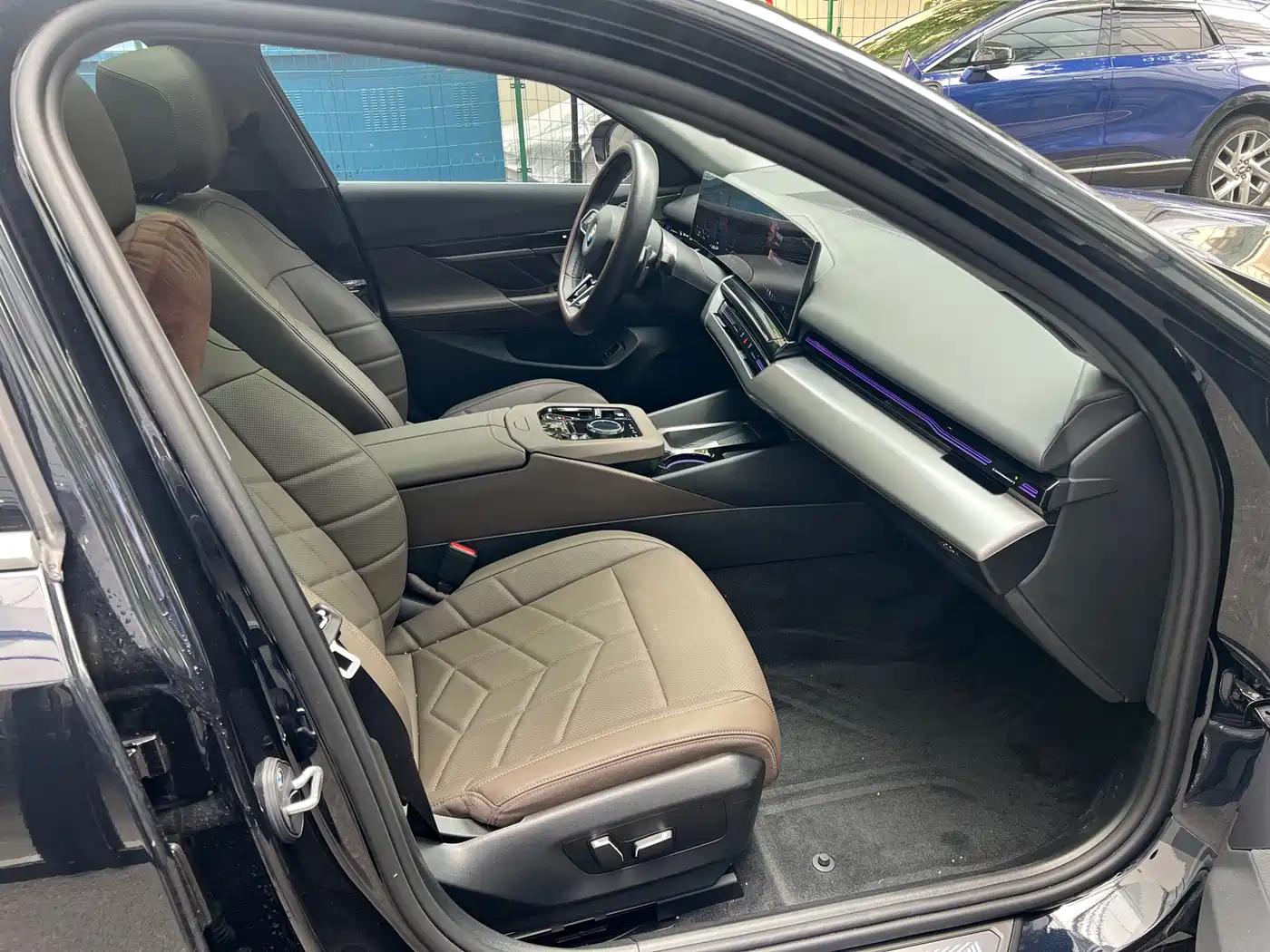 BMW 5 Series 2025 525Li M Sport Package фото 12