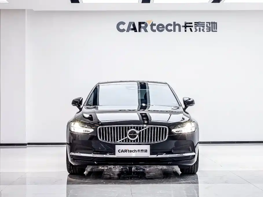 Volvo S90 2025 2024 B5 Momentum Luxury Edition