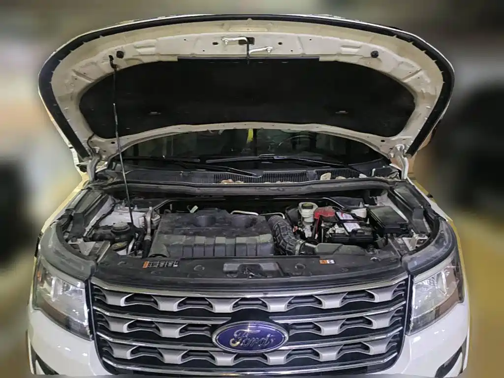 Photo 3 - Ford Explorer (Import)