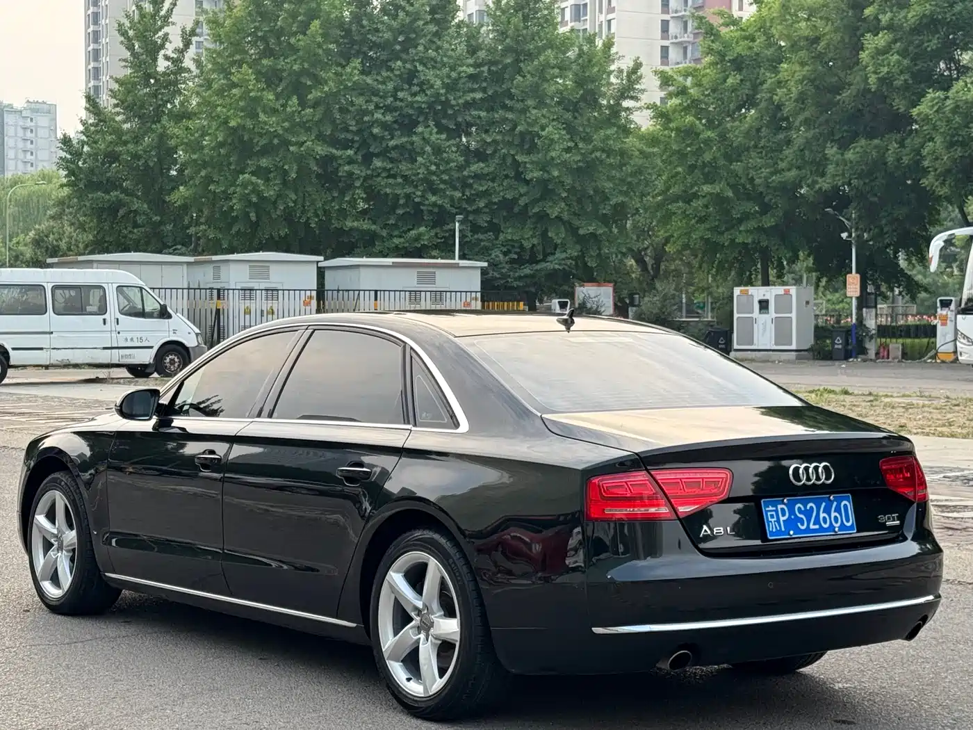 Audi A8 2011 A8L 3.0 TFSI quattro Comfort (213kW) фото 12